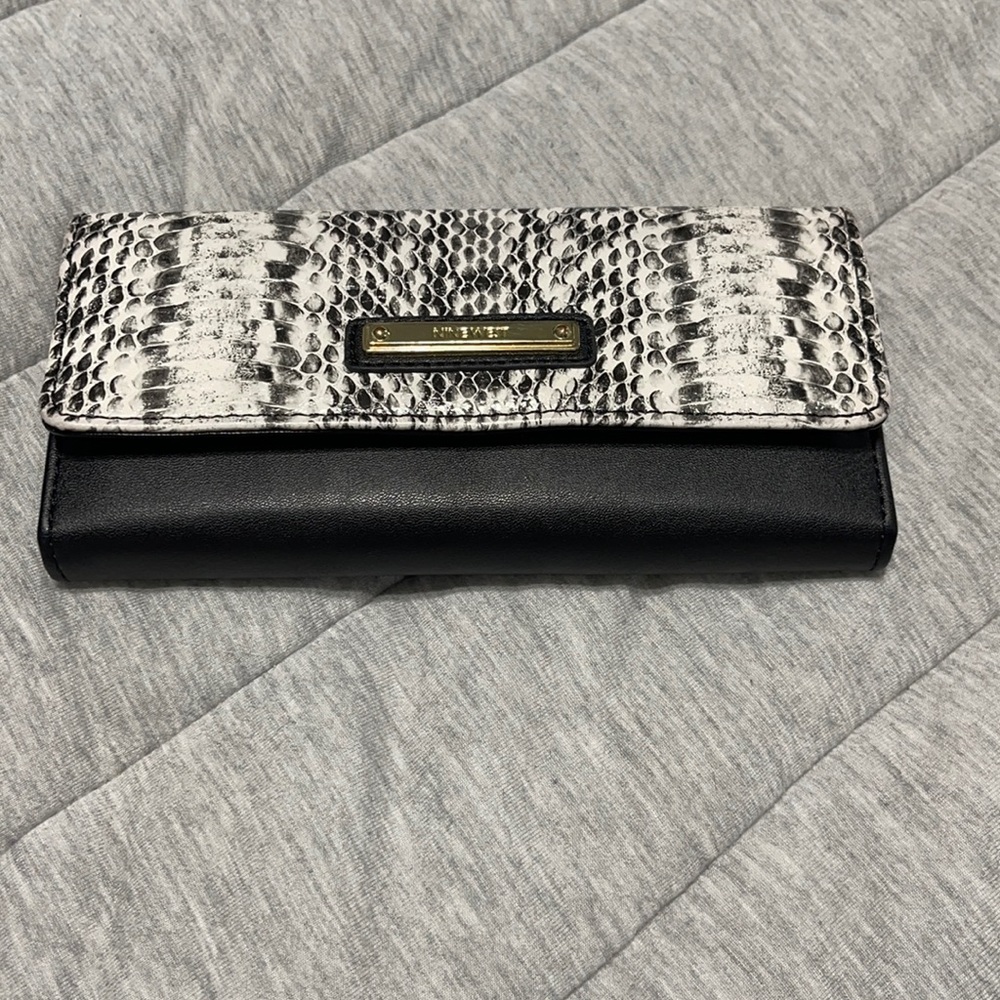 Nine West wallet